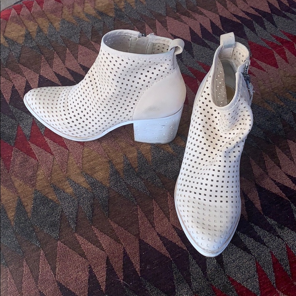 Dolce vita cream booties
